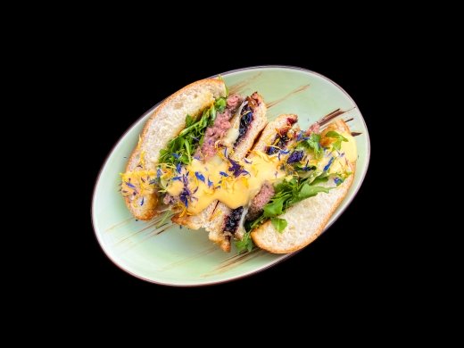 Beef burger з сиром Камамбер